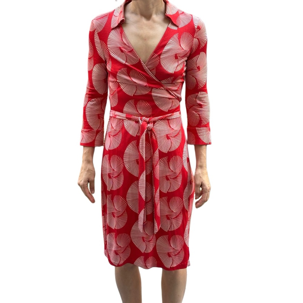 Diane Von Furstenberg Iconic. Vintage Red Fan Print Wrap Dress. Size 6
